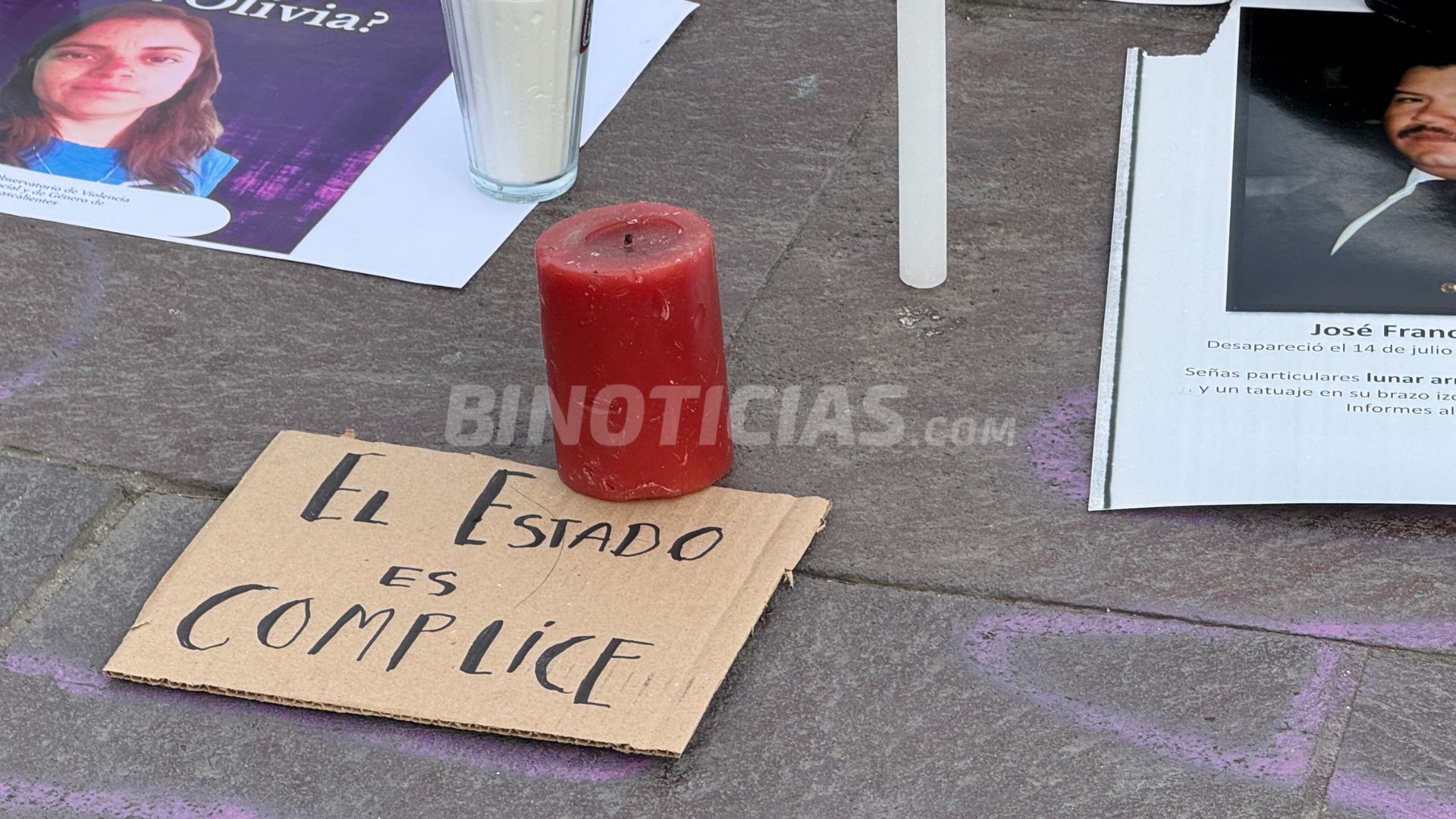 Ciudadanos colocaron consignas también.