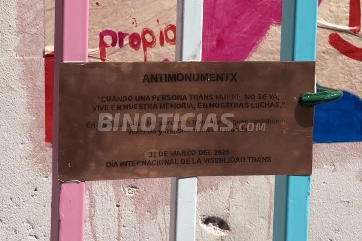 Placa grabada en instalación.