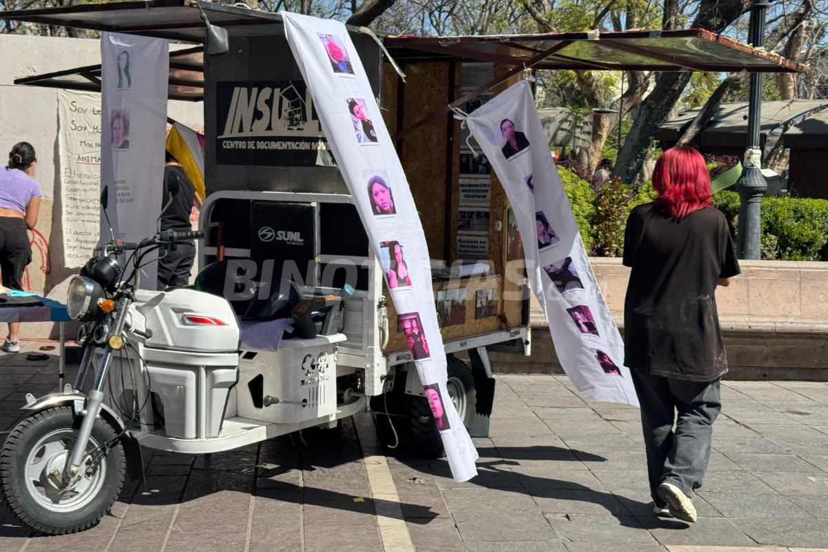 Colectivo también llevó volantes, carteles y publicaciones.