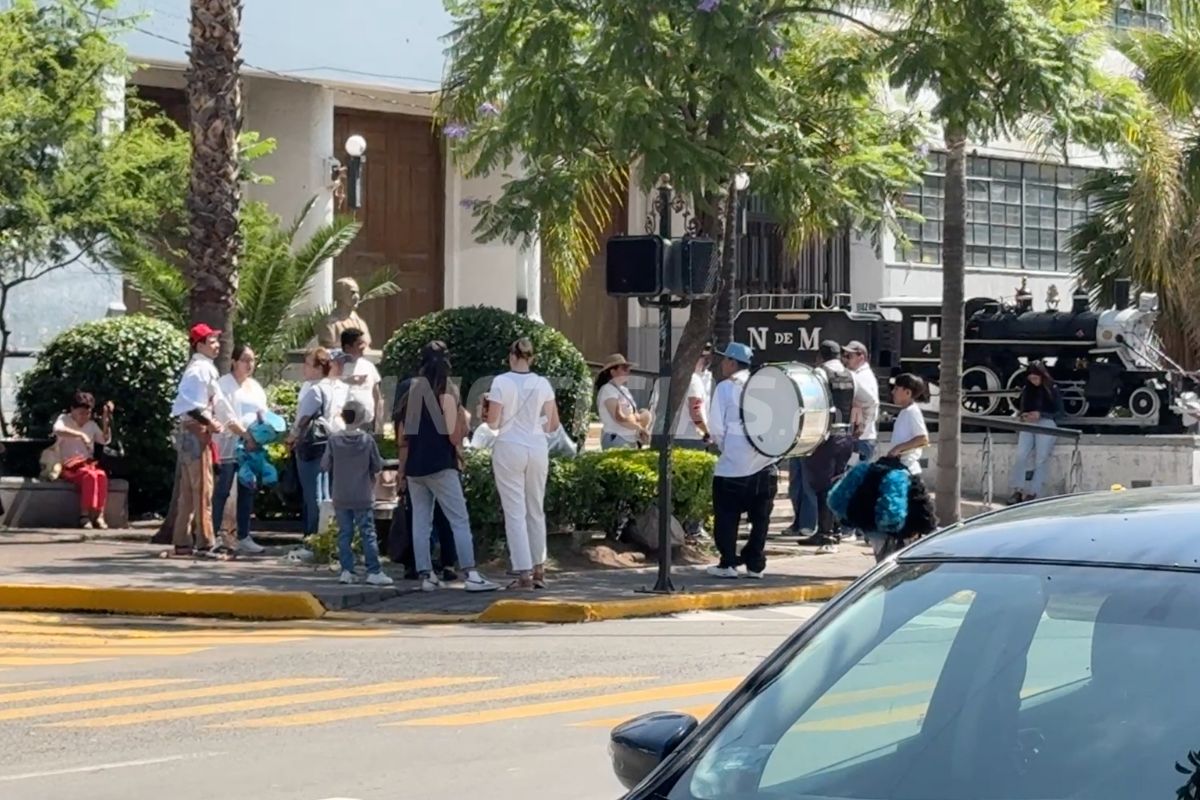 El punto de partida era en Madero esquina con Cosío a las 10:00 am. Por la poca afluencia los manifestantes se trasladaron por su cuenta a exedra.