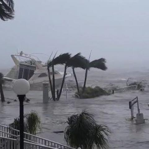 Huracán Ian causan inundaciones y cortes de energía en Florida
