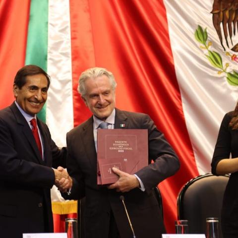 Rogelio Ramírez de la O entrega el Paquete Económico 