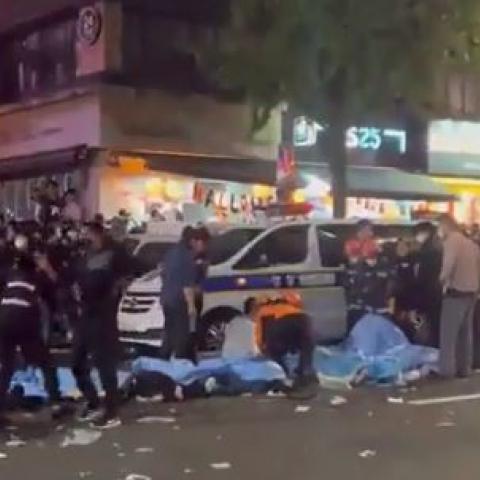 Mueren más de 100 personas en Seúl tras estampida 