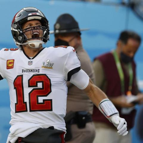 Brady rompe récord de yardas