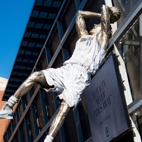 Nowitzki Estatua