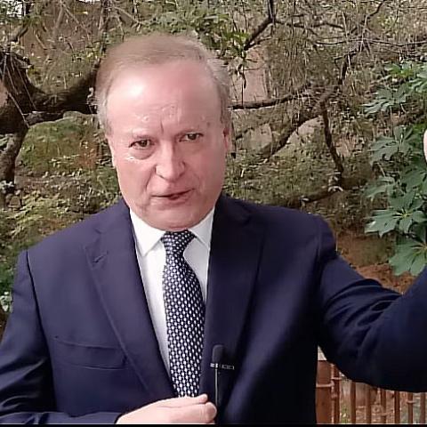 En inglés, líder de FRENAA se queja de AMLO con Biden y Trudeau 