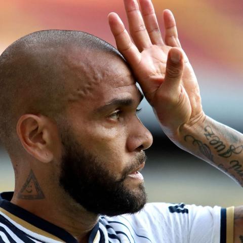 Alves participó en juego en la cárcel
