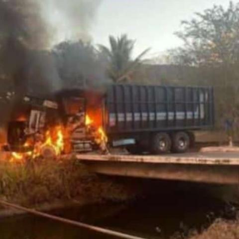 Narcobloqueos en los municipios jaliscienses de Autlán y El Grullo, territorios de "El Mencho"