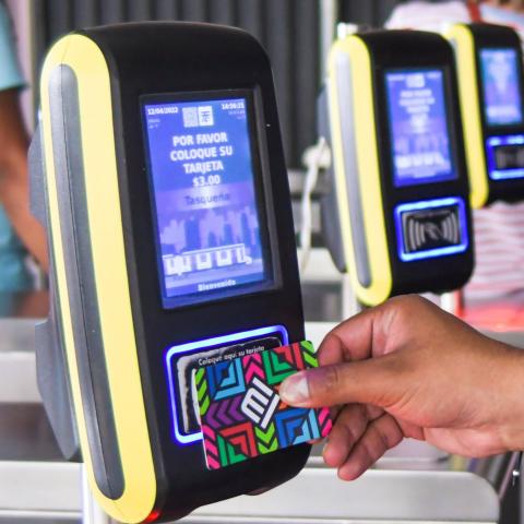 CDMX nominada por el uso de tarjetas de plástico en el Metro