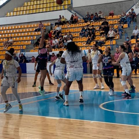 Lobas vs Quetzales