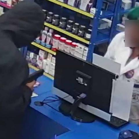 Tras encañonar a la empleada logró hacerse de 2 mil 600 pesos producto de las ventas del día