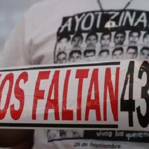 Familiares de los nueve policías detenidos por caso Ayotzinapa exigen liberación