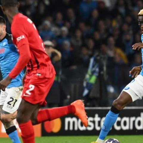 Napoli 3-0 Frankfurt (global 5-0)
