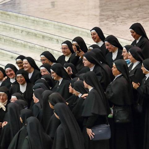 Papa Francisco autoriza a mujeres a votar en próxima reunión de obispos