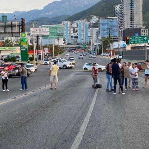 Falla en línea de transmisión provoca emergencia eléctrica en Monterrey