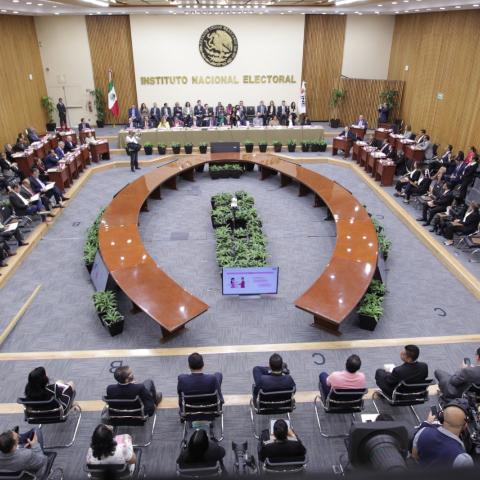 Niega INE encierro a periodistas durante reunión con gobernadores 