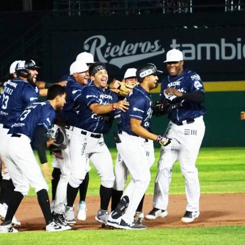 Serie empatada entre Toros y Rieleros