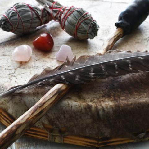 SAT incluye hechicería y medicina alternativa en lista de servicios facturables