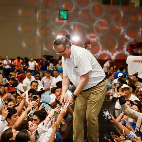 Ebrard anuncia su asociación civil; "no será un partido"