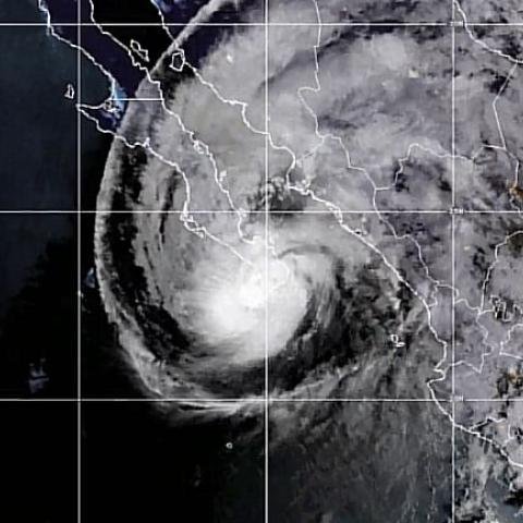 Huracán Norma toca tierra en La Paz, BCS