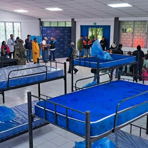 Aumenta a 302 el número de personas en albergues por la tormenta Pilar en El Salvador