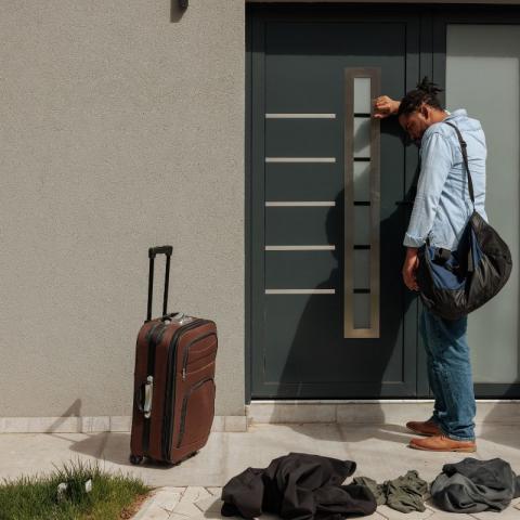 Presentan iniciativa para que violentadores abandonen el hogar, sin importar que sea su casa