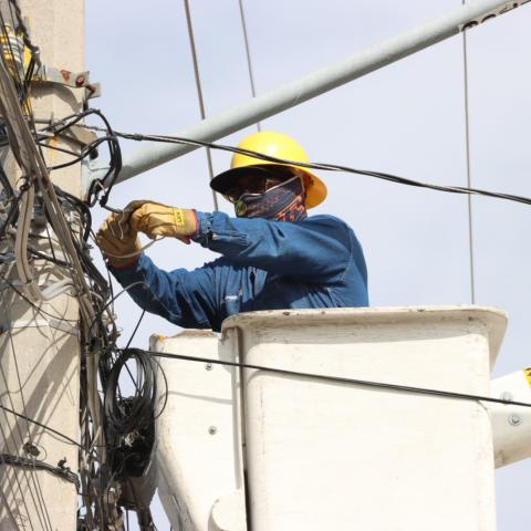 ¡No más "nidos" de cables!, Cabildo aprueba prioriza el cableado subterráneo 