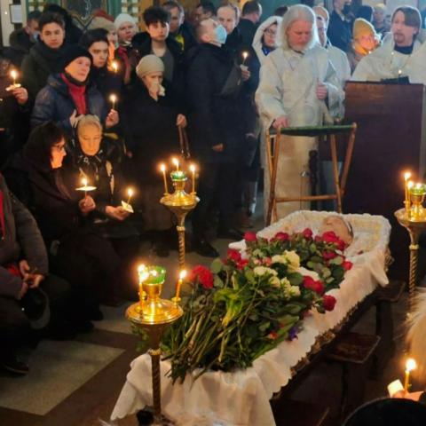 Miles de rusos acuden al funeral de Alexey Navalny