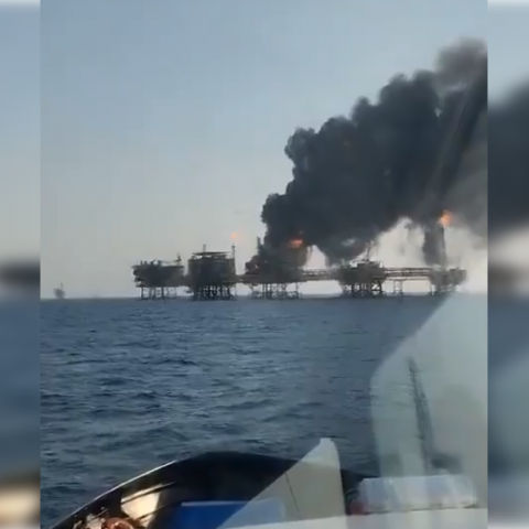 Incendio en plataforma de Pemex 