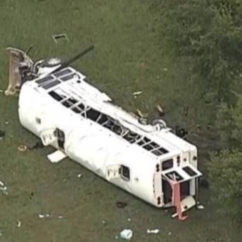 Mueren trabajadores mexicanos en accidente de autobús en Florida