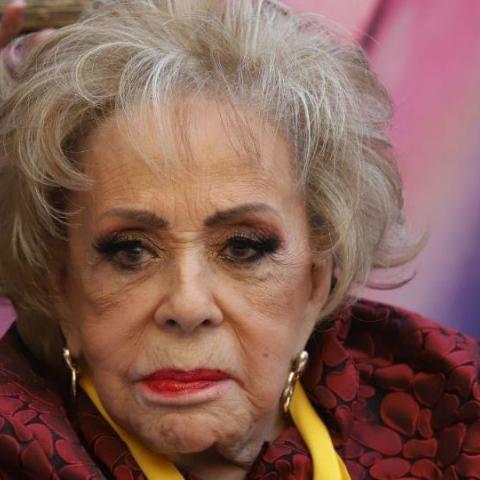 Le detectan nueva bacteria a Silvia Pinal; seguirá hospitalizada