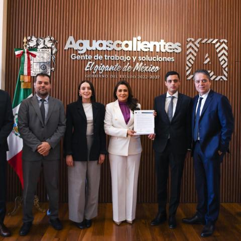 Tere Jiménez y directivos de J. M. Romo 