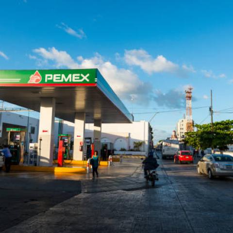 Precios de gasolina suben ligeramente tras dos meses de gobierno de Sheinbaum