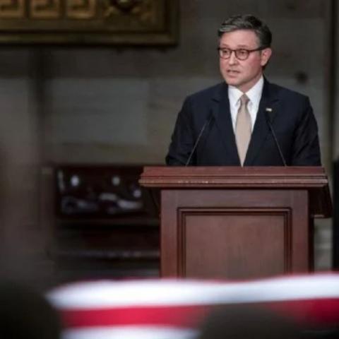 Banderas del Capitolio ondearán a toda asta por investidura de Trump.