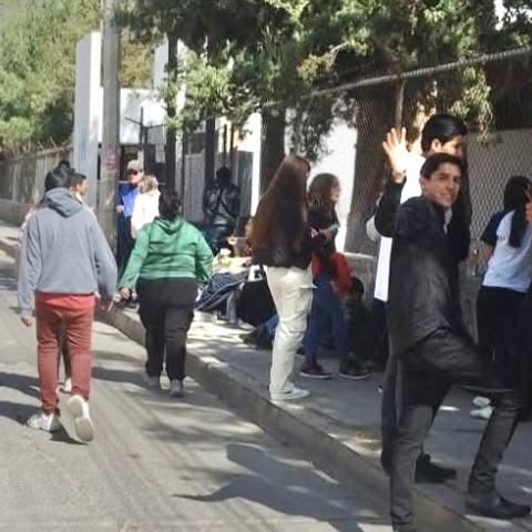 Protección Civil de Rincón de Romos reporta que fans de Alfredo Olivas se formaron desde temprano para su concierto