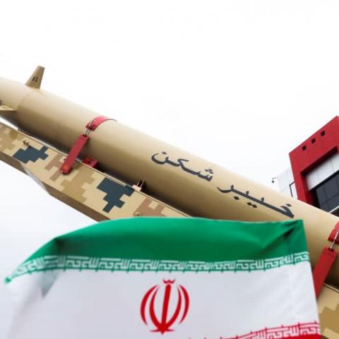 Donald Trump amenaza a Irán con bombardeos y aranceles si no firma otro acuerdo nuclear