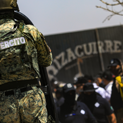 Arrestan a expolicía presuntamente vinculado con desaparición de víctima rescatada en Teuchitlán