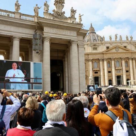 El Papa regresa al Vaticano 