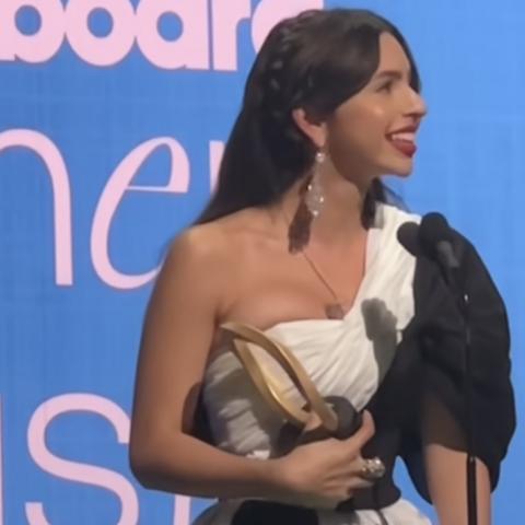 Ángela Aguilar se desahoga en su discurso al recibir un premio Billboard Women in Music