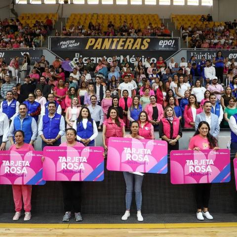 Mujeres con Tarjeta Rosa 