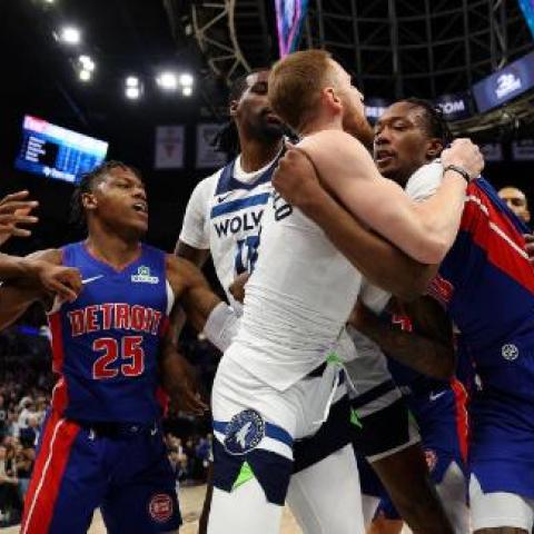 PISTONS VS WOLVES CAMPAL