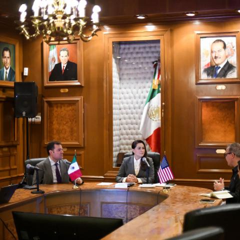 Tere Jiménez en reunión