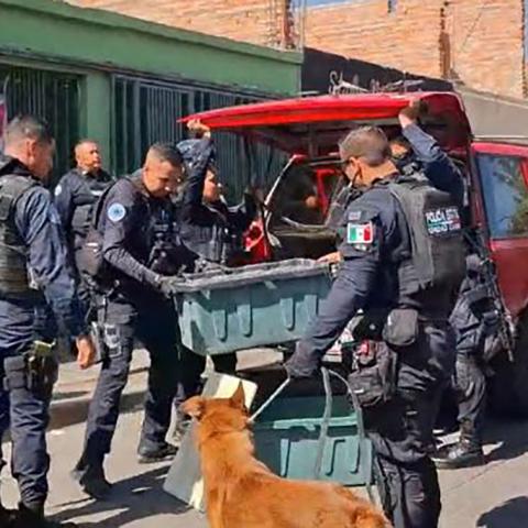 La agresión ocurrió cuando la uniformada lo sometía a un proceso de revisión