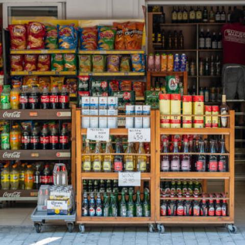 Abarroteros analizan vender por apps de reparto, pero ven retos