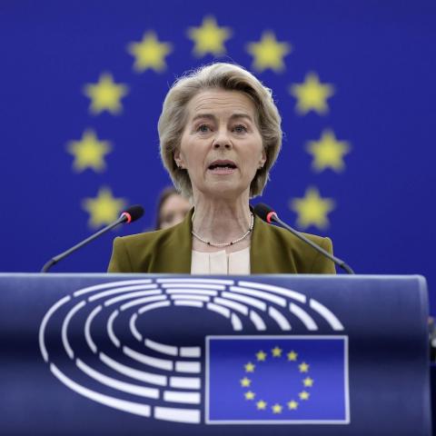 Unión Europea pausa por tres meses medidas de represalia contra EE.UU.