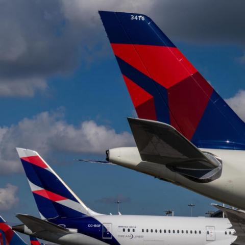 Evacúan avión de Delta Air Lines en Orlando 