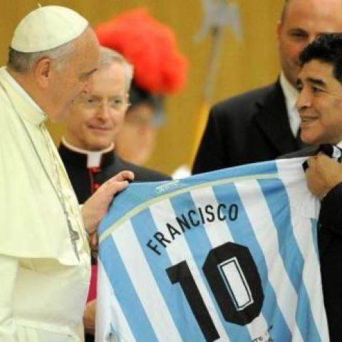 PAPA FRANCISCO Y MARADONA