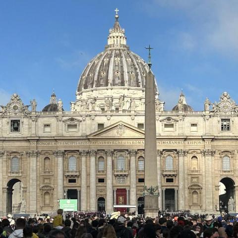 Titular de Segob asiste al funeral del papa Francisco en el Vaticano