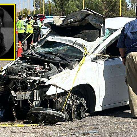 Tras impactar dos postes de alumbrado público, el auto dio varias volteretas y la conductora salió expulsada de la unidad