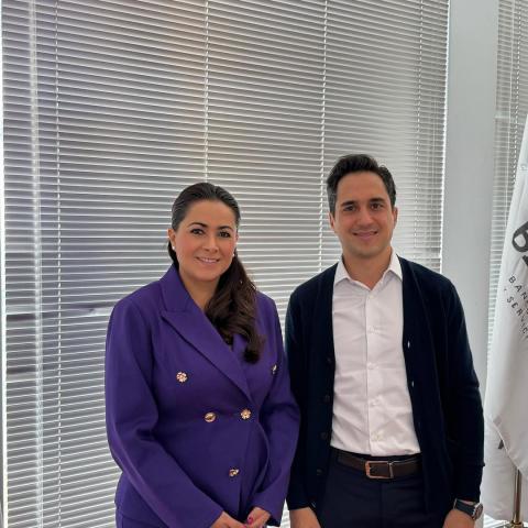 Tere Jiménez y director de Banobras